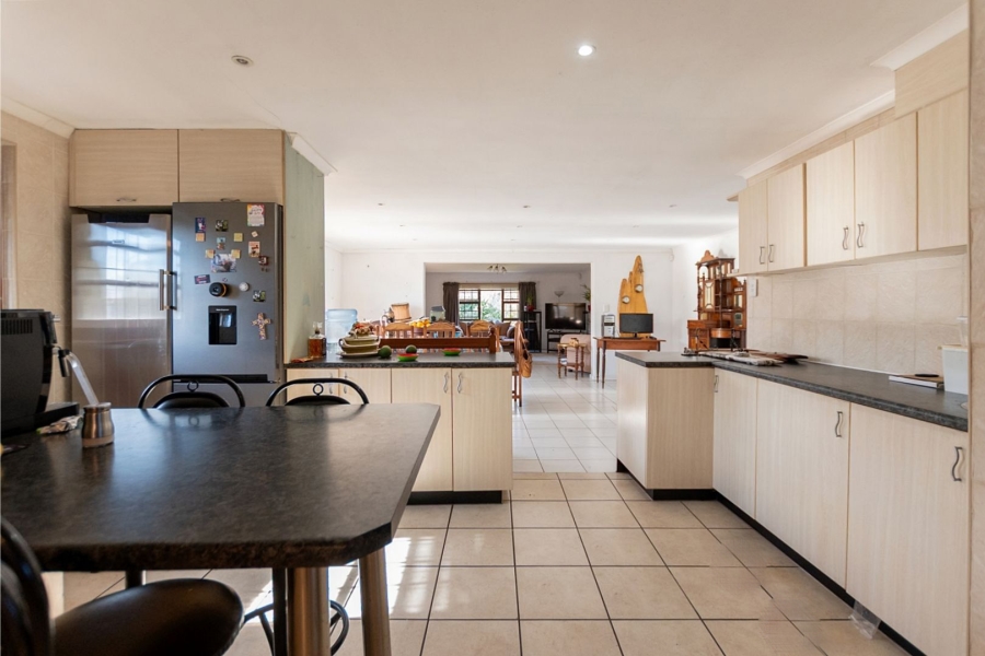 3 Bedroom Property for Sale in Middedorp Western Cape